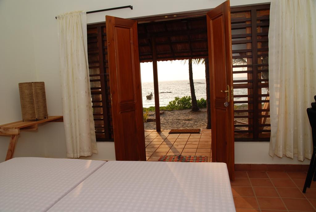 Chera Rocks Beach House Hotel Thottada Room photo