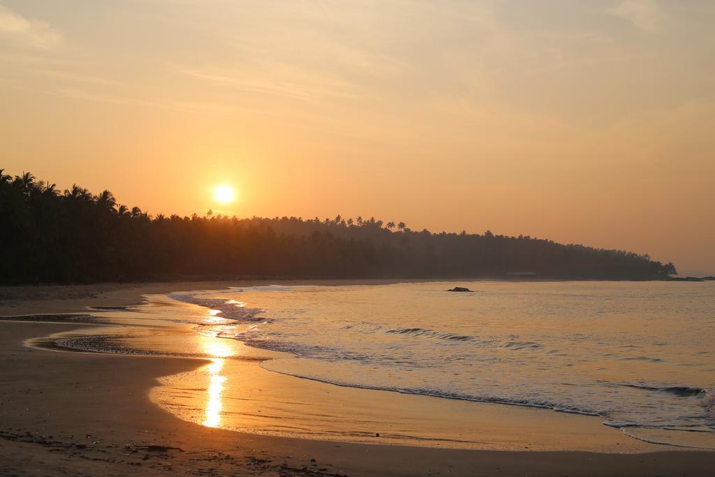 Chera Rocks Beach House Hotel Thottada Room photo