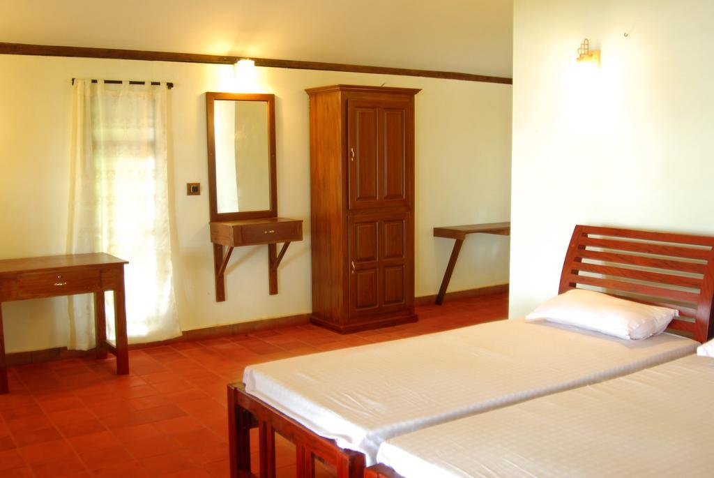Chera Rocks Beach House Hotel Thottada Room photo